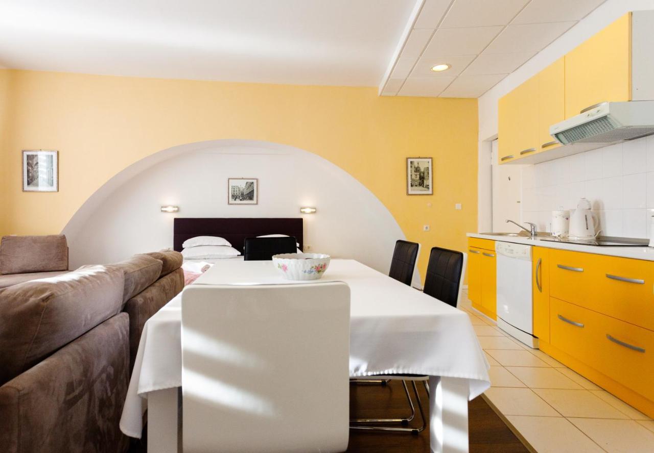 Apartments Fortezza สปลิท ภายนอก รูปภาพ