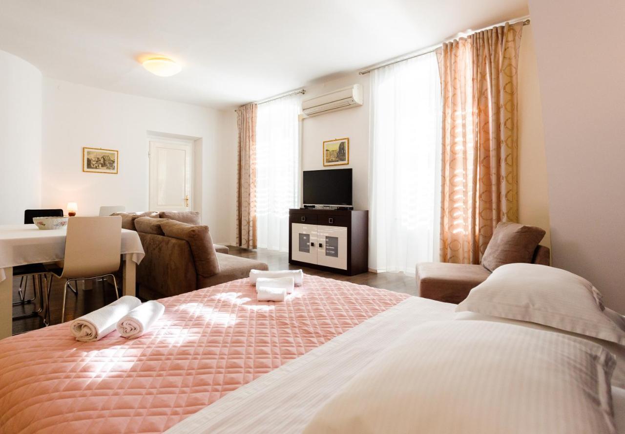 Apartments Fortezza สปลิท ภายนอก รูปภาพ