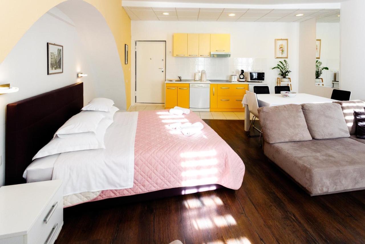 Apartments Fortezza สปลิท ภายนอก รูปภาพ