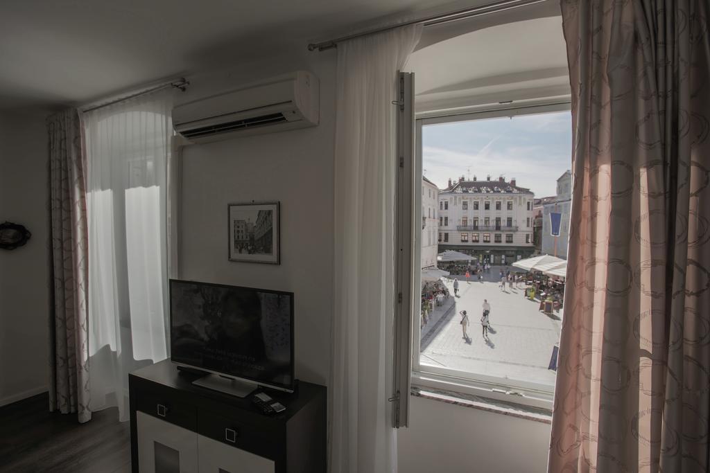 Apartments Fortezza สปลิท ภายนอก รูปภาพ